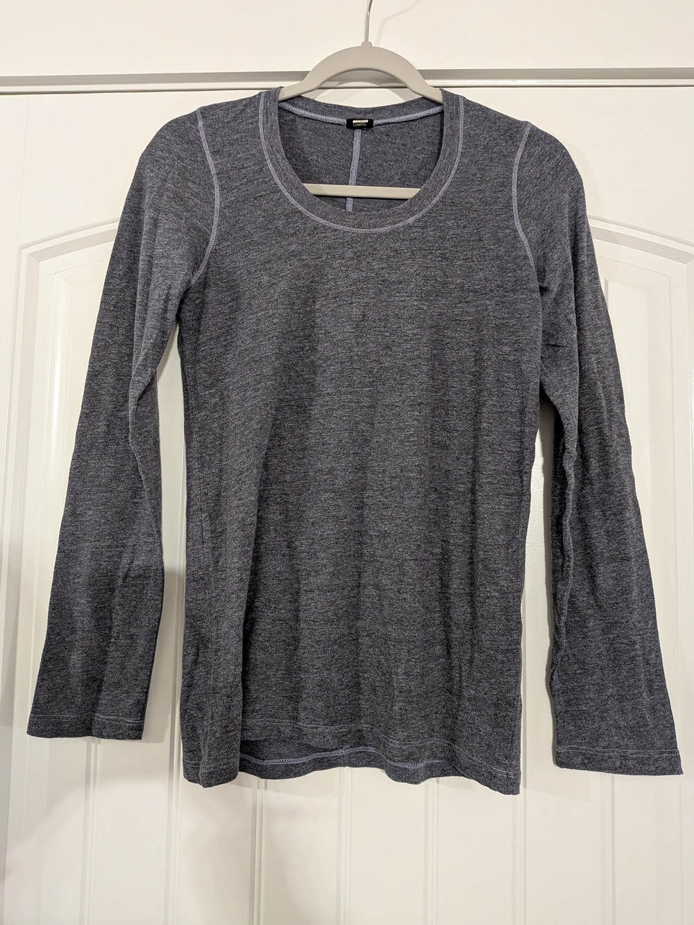 Monrow Classic Textured Tri-Blend Fitted Long Sleeve Crew neck Shirt